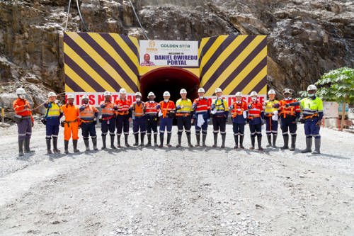 Chairman Wang Jianhua and his senior management team go to the frontline of Wassa Mining in Ghana for investigation during May Day